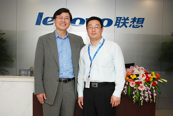 联想 江苏建设主管 周峰松(右一)-南京大唐格雅展柜厂合作客户