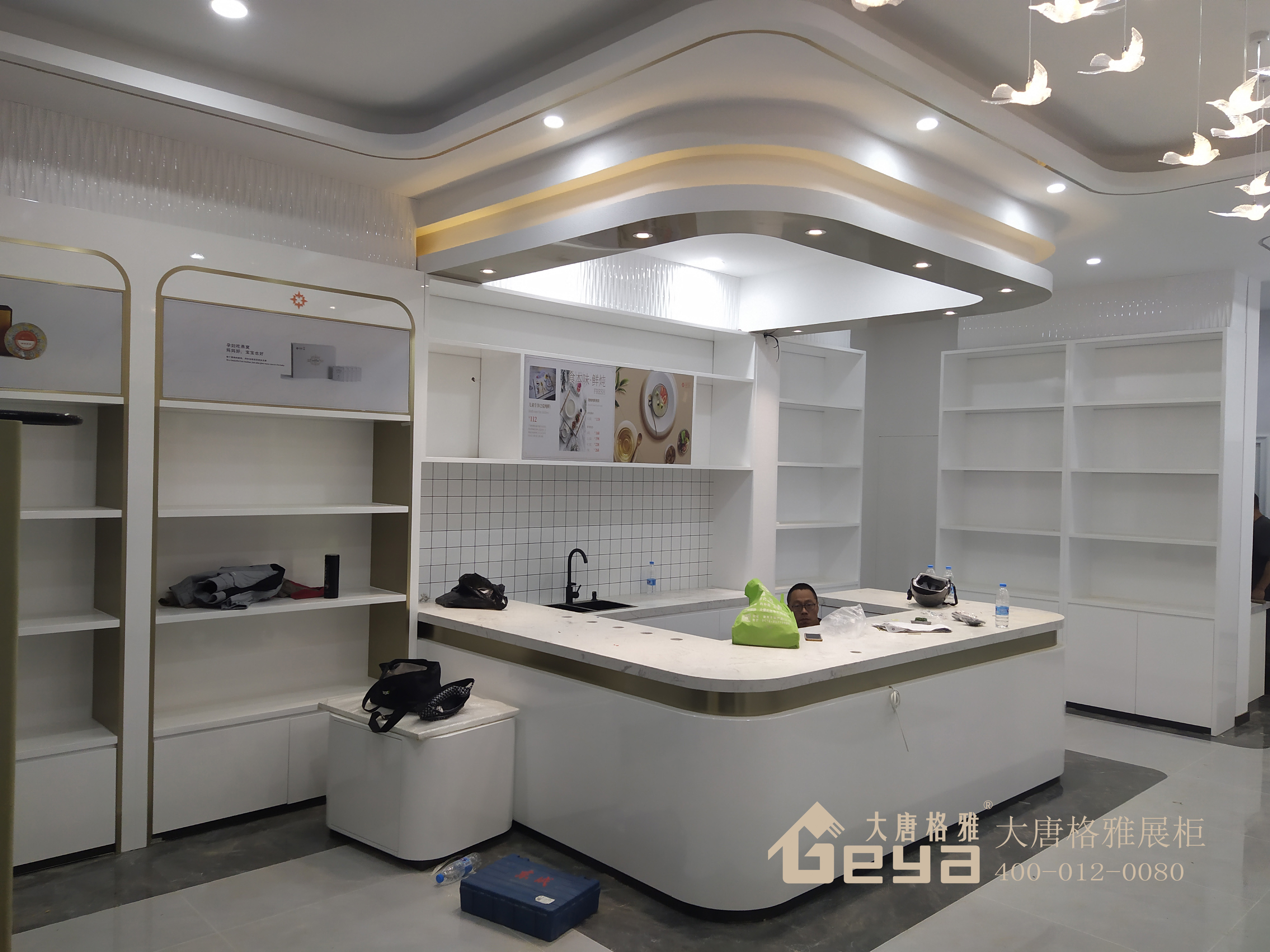 验收定制烤漆展柜需注意哪些细节——南京大唐格雅展柜厂