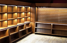 为什么东台海春书局定制书柜采用实木的价格会高些？